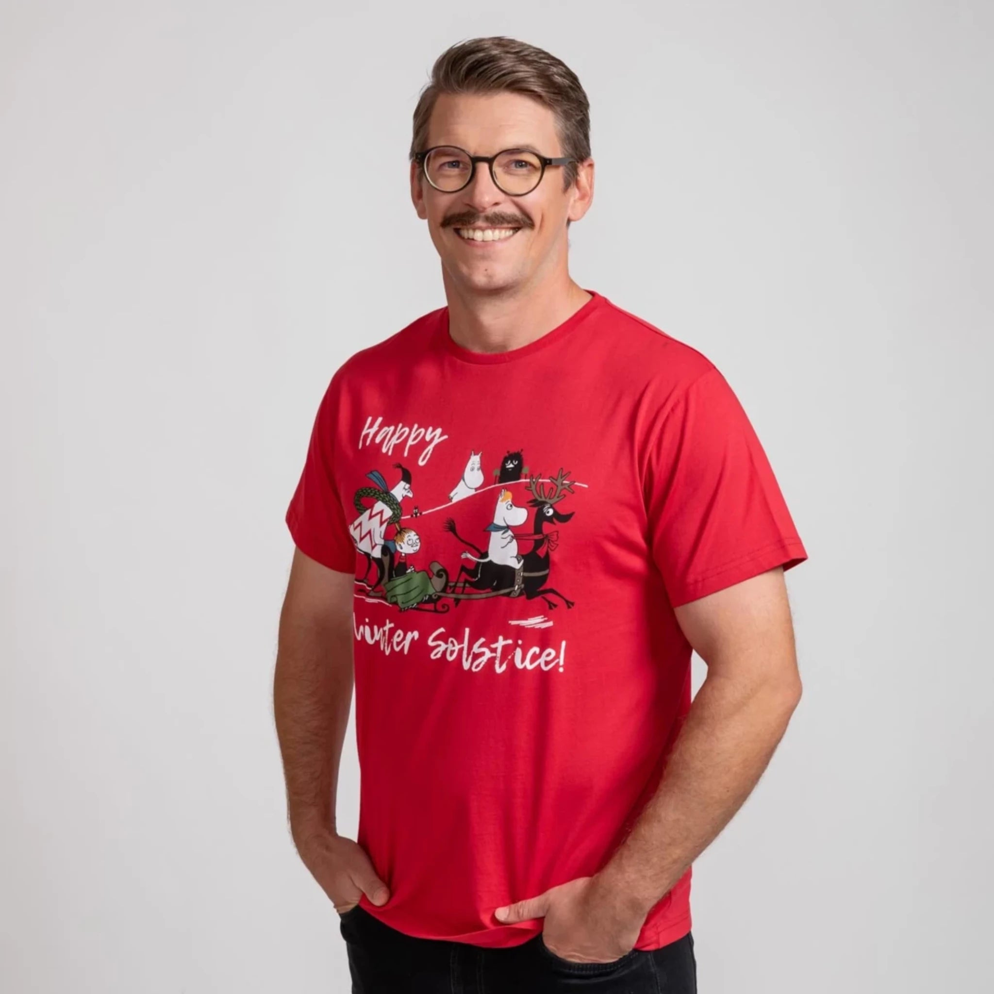 Moomin Oiva T-Shirt Winter Solstice, Red (8745369174303)