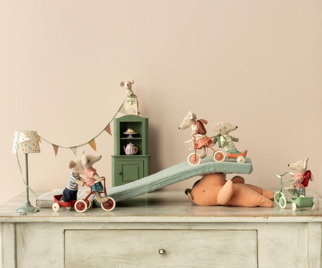 Maileg Tricycle Trailer Mouse Coral (9202580783391)