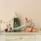 Maileg Tricycle Trailer Mouse Green (9202580881695)