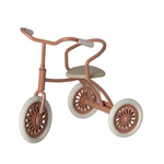 Maileg Abri à Tricycle Mouse Coral 2024 (9202588320031)