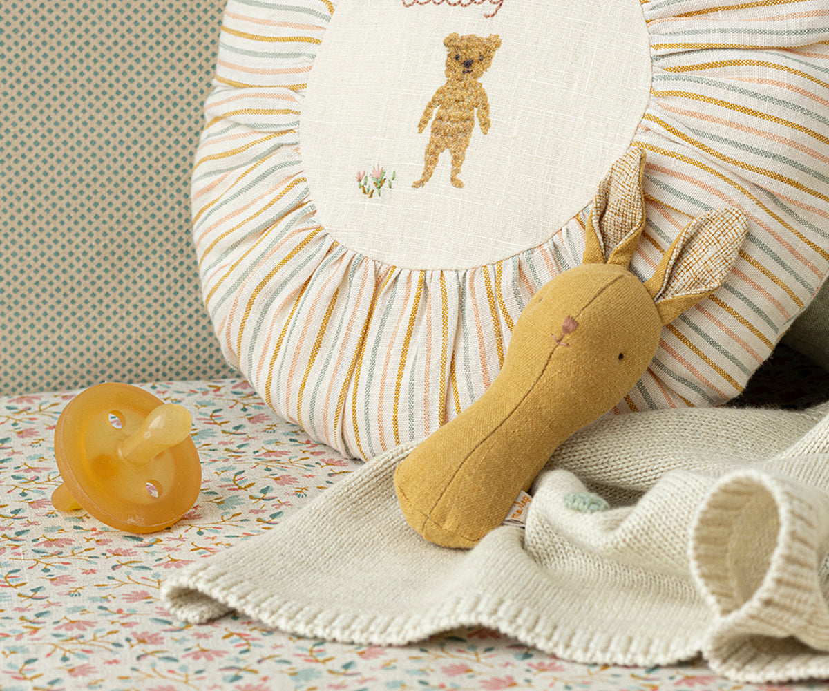 Maileg Lullaby Friends Bunny Rattle, Dusty Yellow ETA September 2024 (9421721927967)