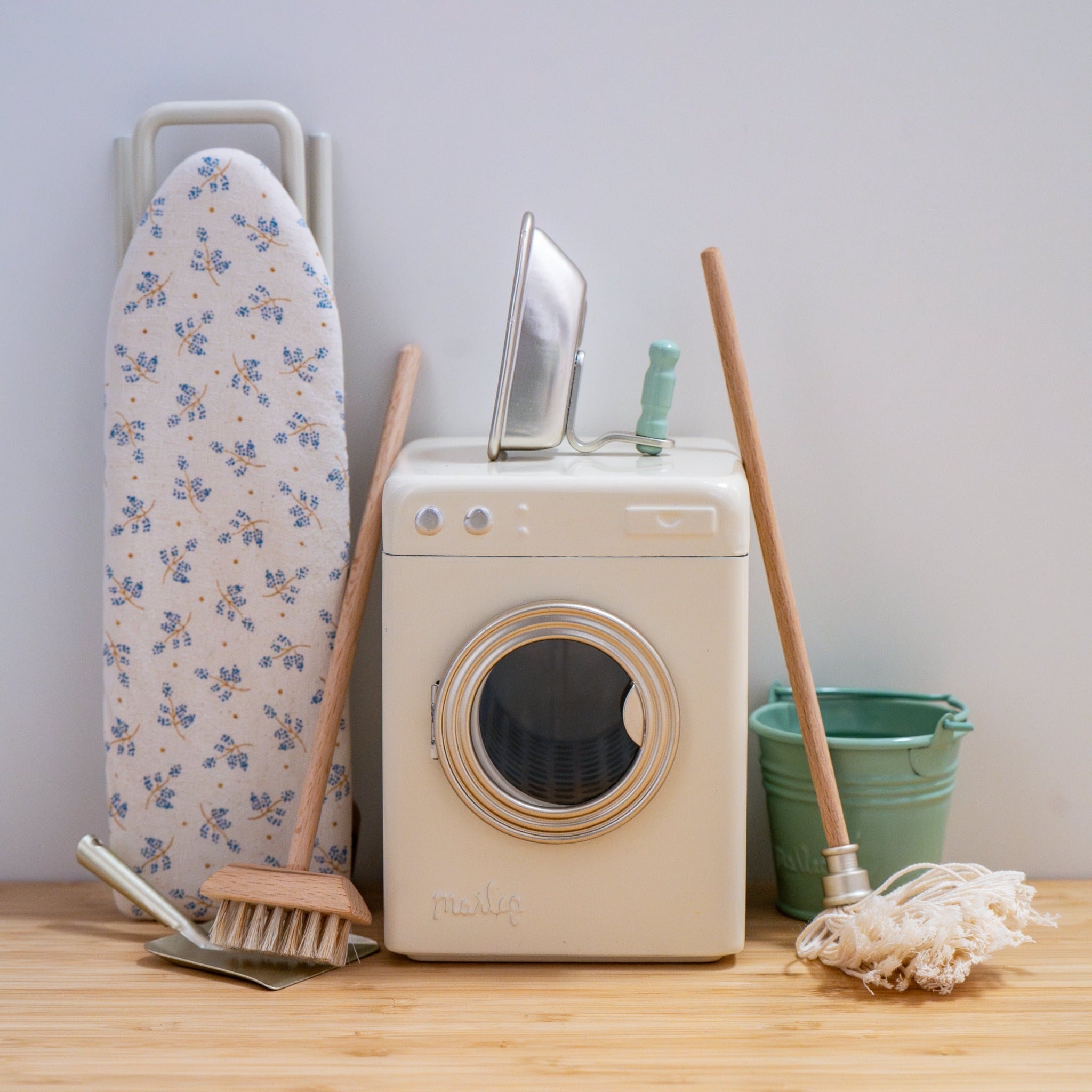 Maileg Miniature Washing Machine 12cm – Nordic Chill