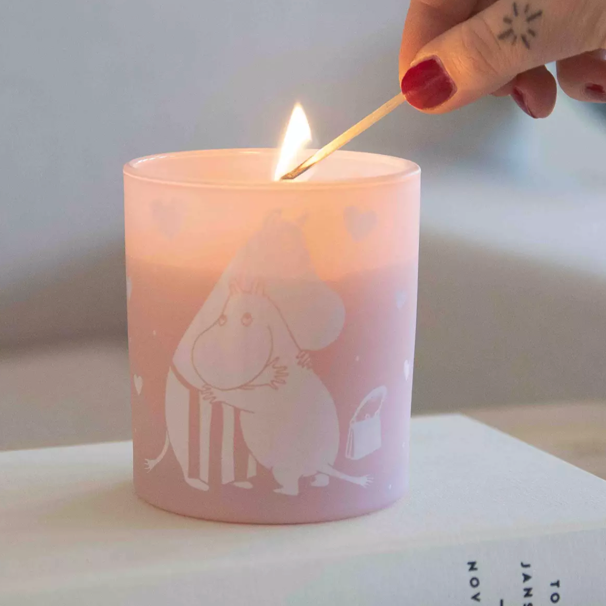 Moomin Love Candle 40h (10245482545439)