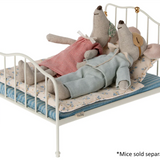 Maileg Vintage Bed Mouse, Off-White-Blue