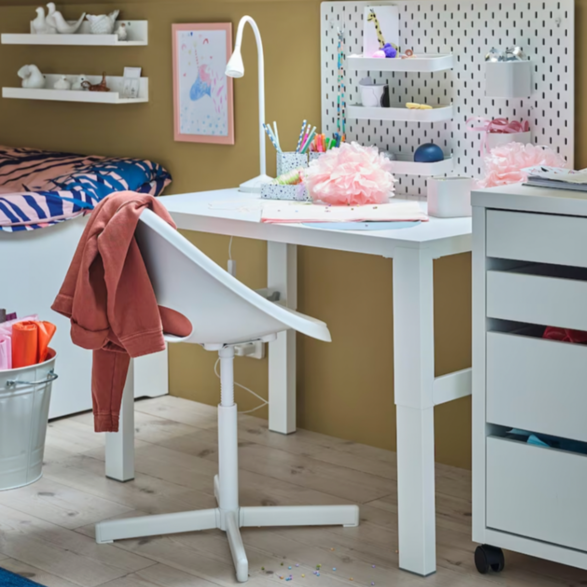 Junior online desk chair