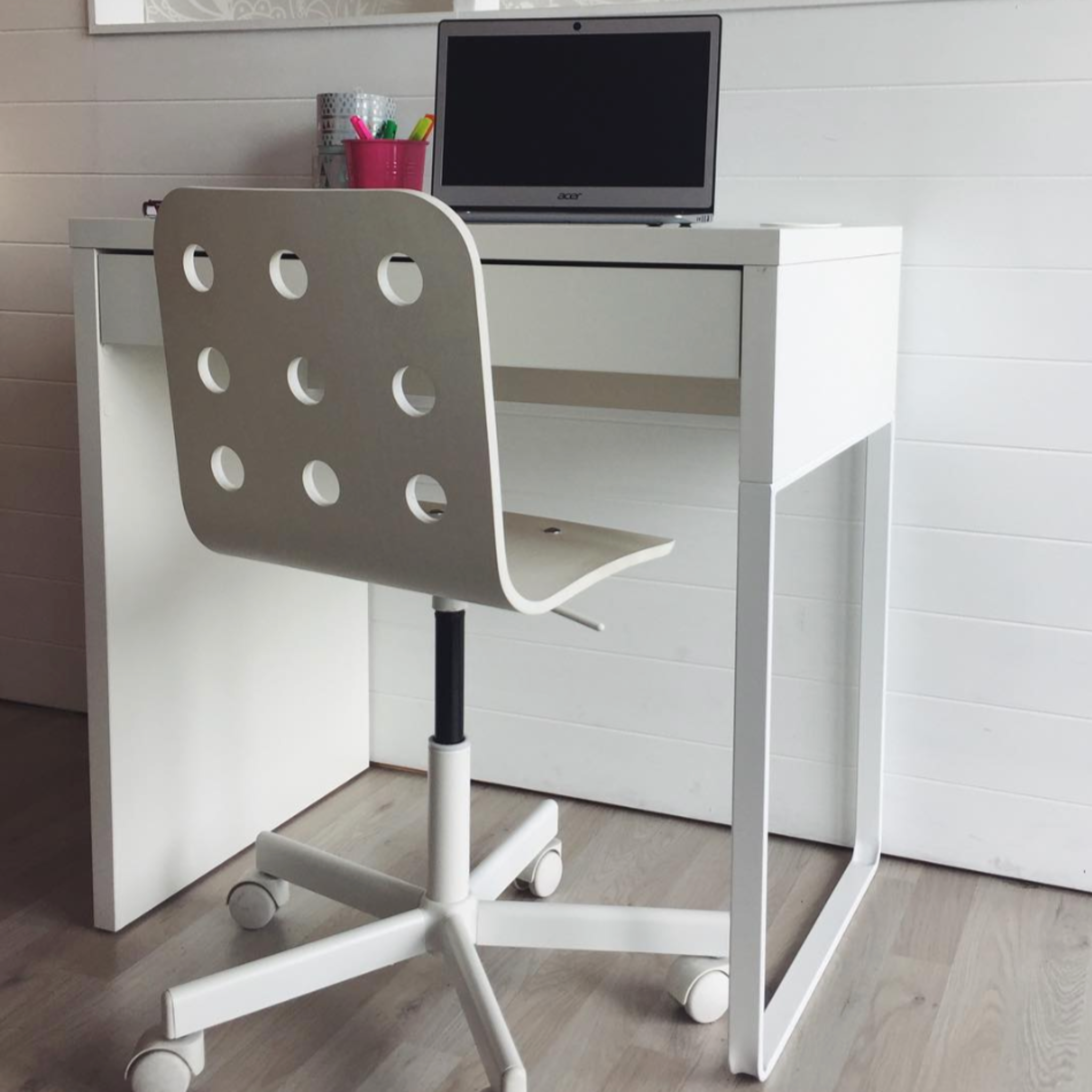 IKEA Micke Desk 73x50cm, White (9063783890)