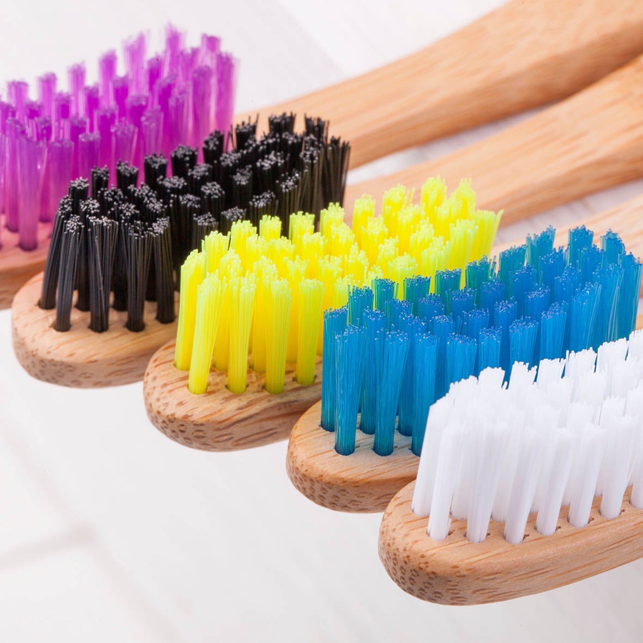 HUMBLE BRUSH Bamboo Toothbrush Adults, Medium (4619080073281)